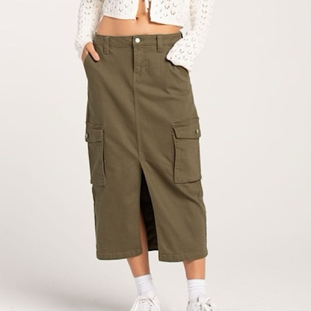 RSQ Mid Rise Cargo Midi Skirt. Dark Olive Green. Size 26.